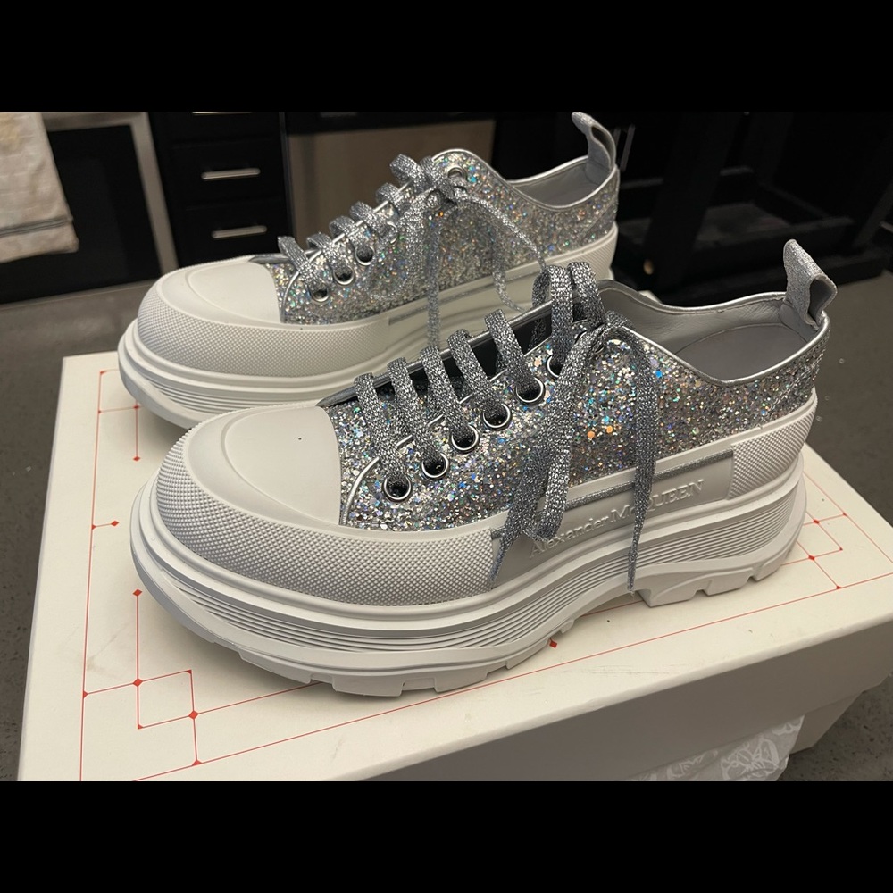Alexander mqueens size 39